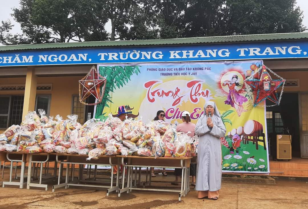 TRUNG THU 2023 TRƯỜNG TIỂU HỌC Y JUT TRUNG THU 2023 TRƯỜNG TIỂU HỌC Y JUT