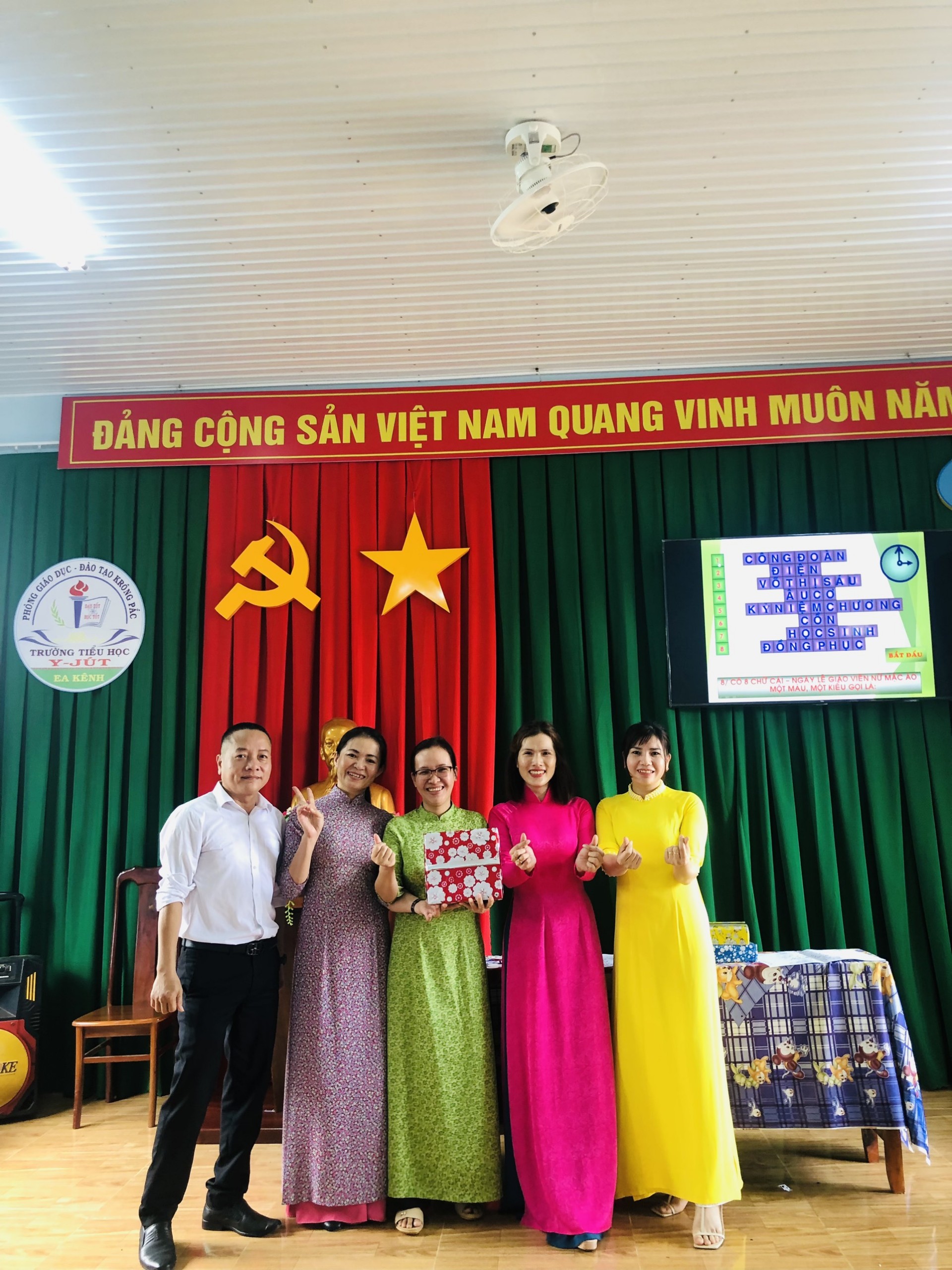 Kỷ niệm 20/10 ngày thành lập hội liên hiệp phụ nữ Việt Nam Kỷ niệm 20/10 ngày thành lập hội liên hiệp phụ nữ Việt Nam